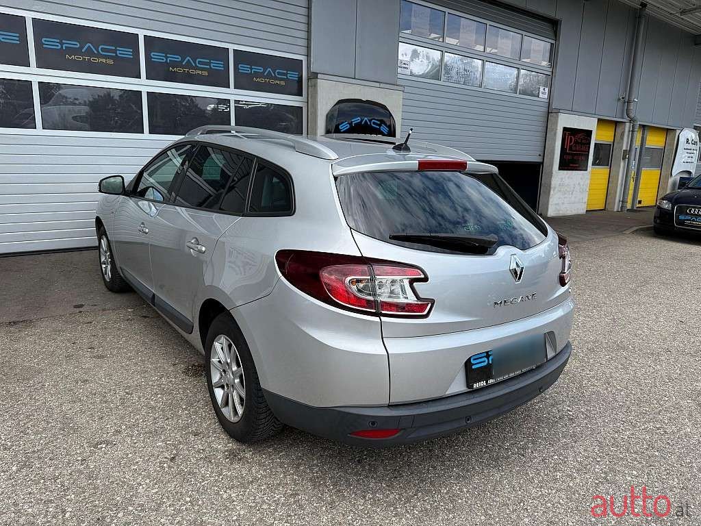2011' Renault Megane photo #6