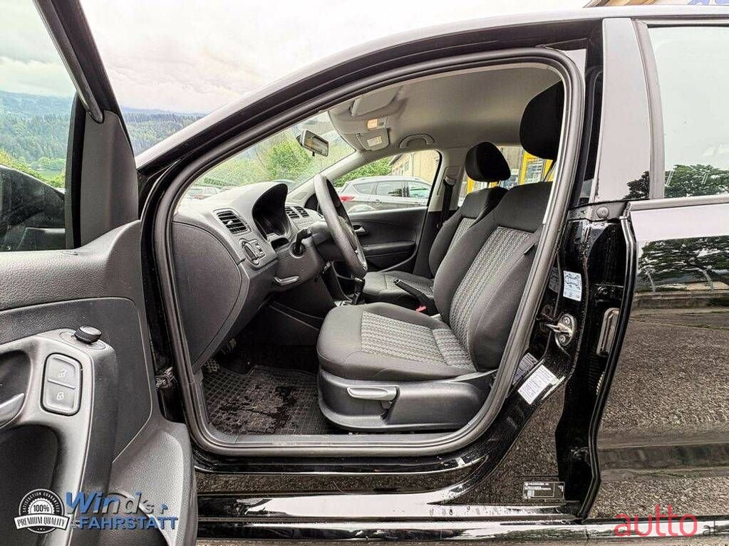 2016' Volkswagen Polo photo #5