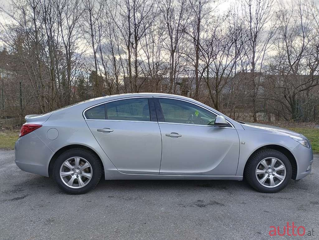 2011' Opel Insignia photo #6