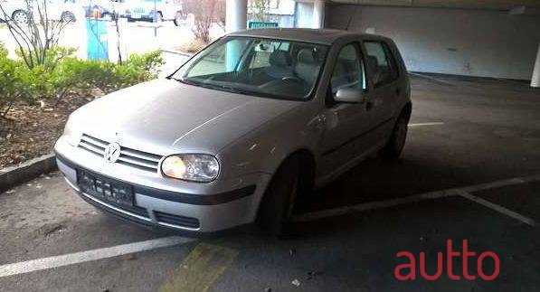2001' Volkswagen Golf photo #1