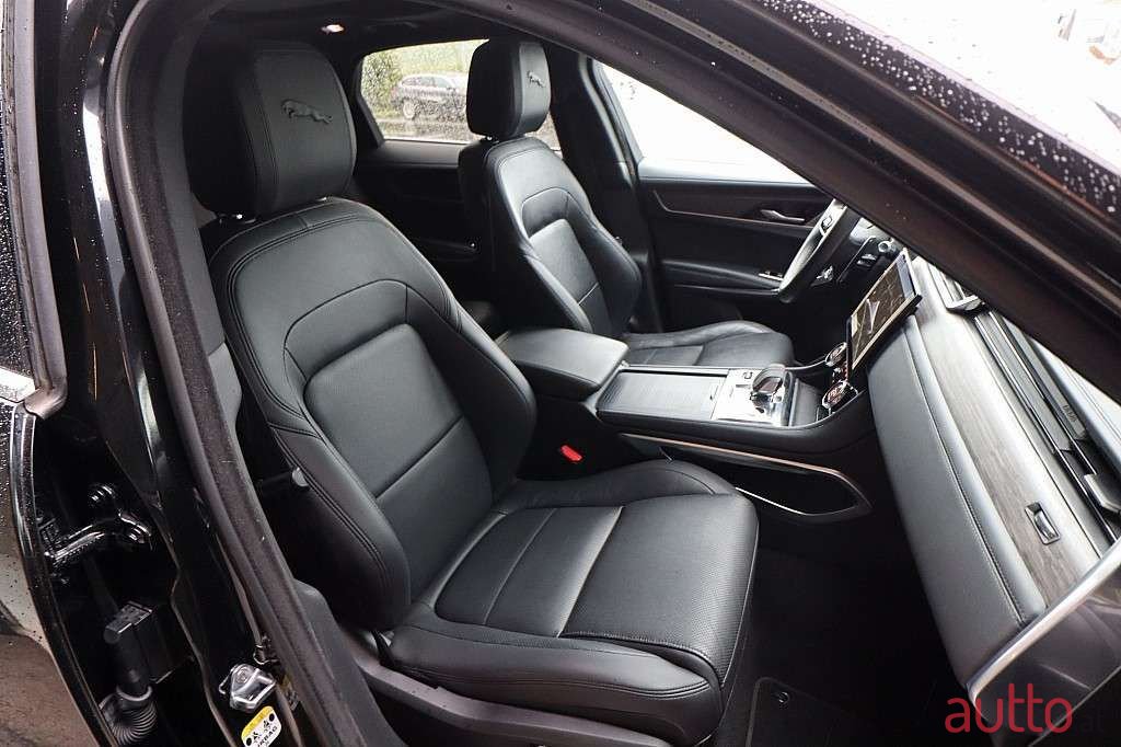 2022' Jaguar F-Pace photo #5