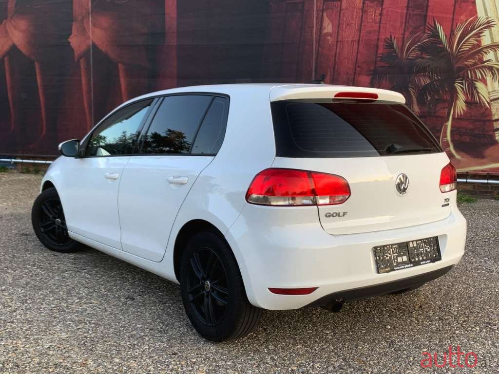 2010' Volkswagen Golf photo #4