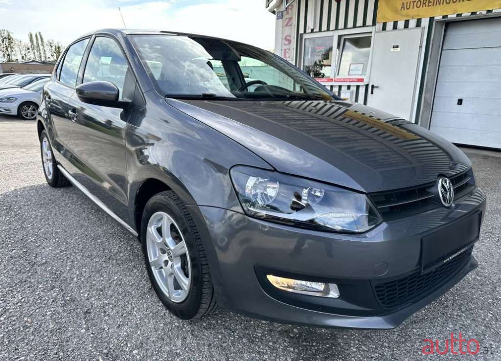 2011' Volkswagen Polo photo #5