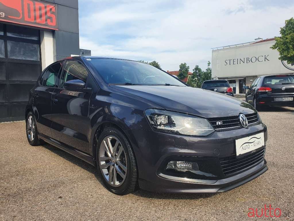 2015' Volkswagen Polo photo #2