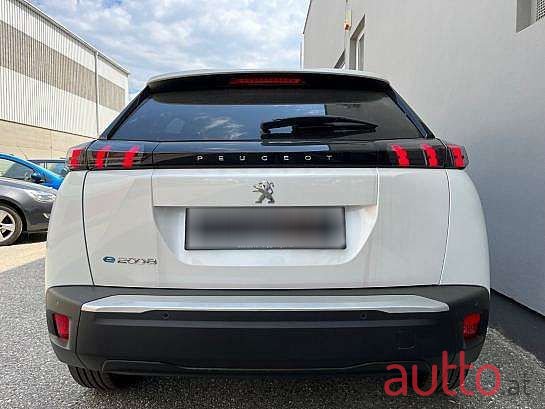 2023' Peugeot 2008 photo #5