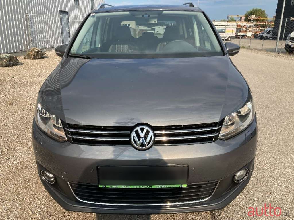 2012' Volkswagen Touran photo #2