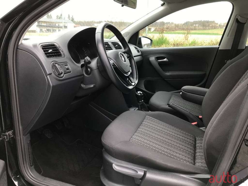 2017' Volkswagen Polo photo #5