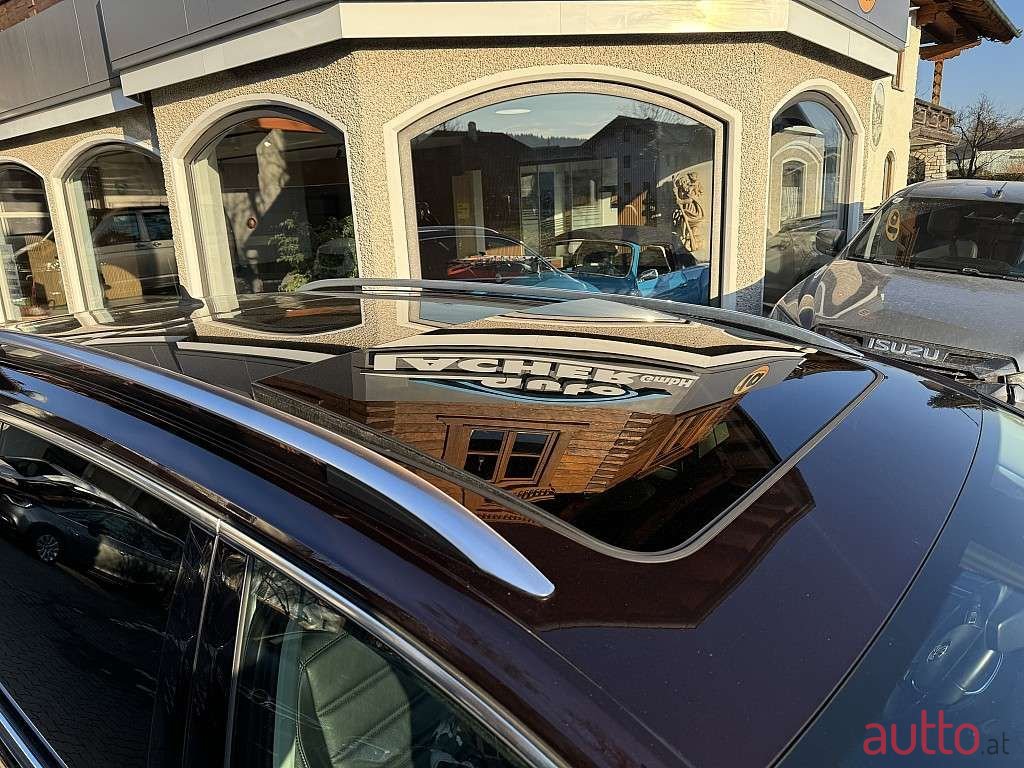 2019' Volkswagen Touran photo #4