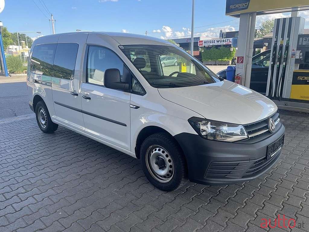 2017' Volkswagen Caddy photo #2