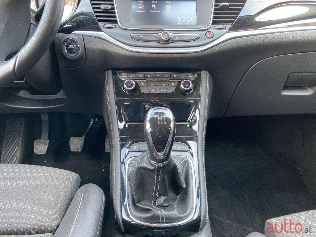 2017' Opel Astra photo #3
