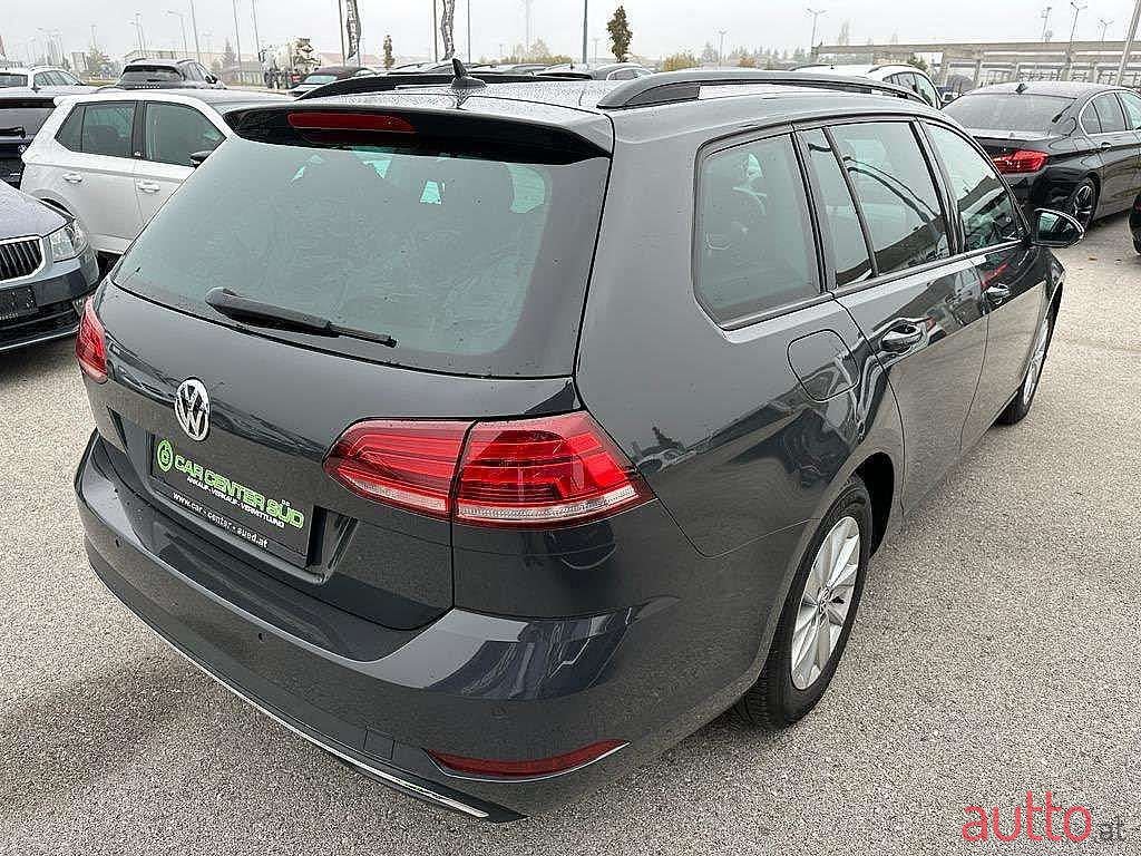 2017' Volkswagen Golf photo #5