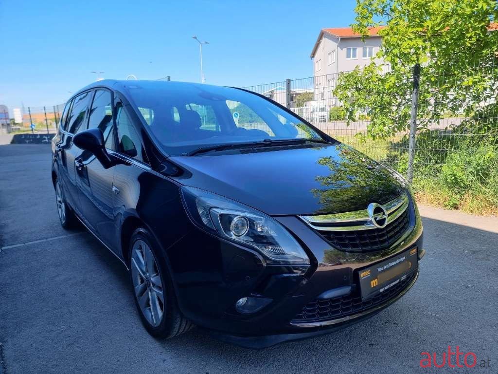 2013' Opel Zafira photo #4