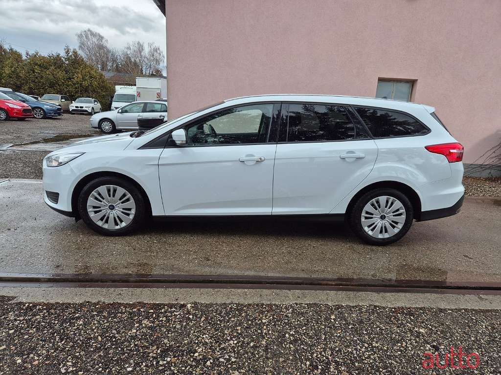 2017' Ford Focus photo #4