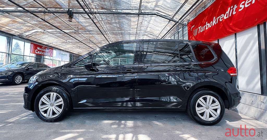 2019' Volkswagen Touran photo #4