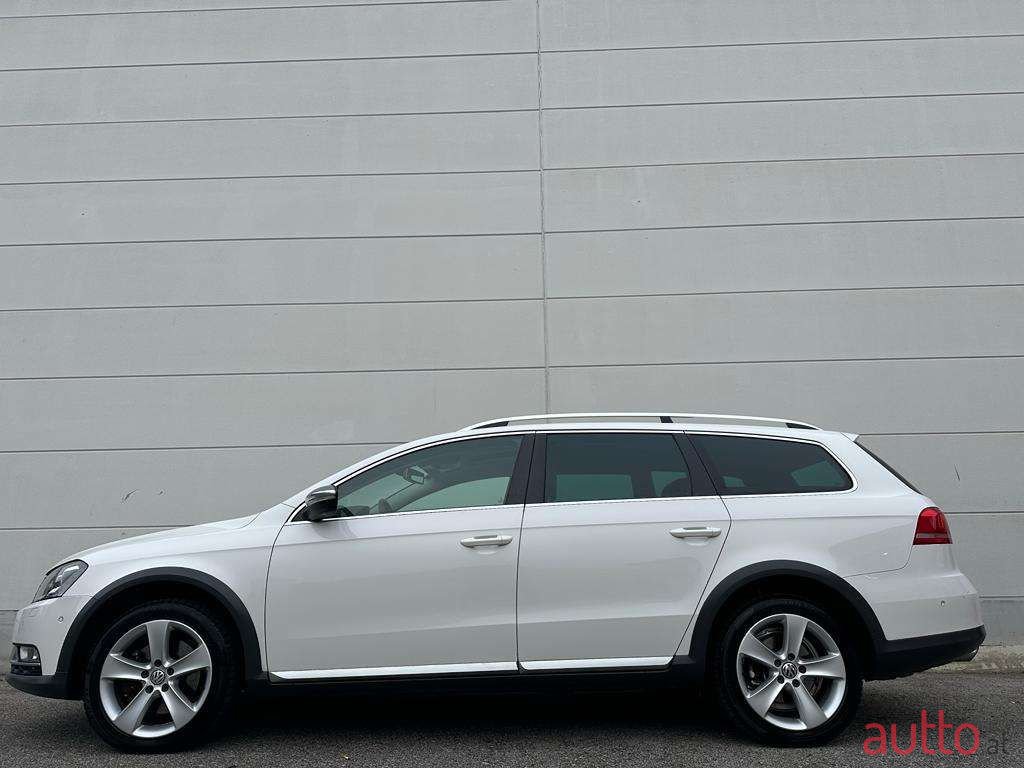 2013' Volkswagen Passat photo #6