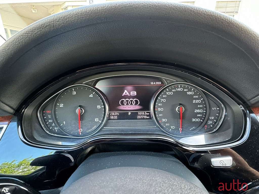 2010' Audi A8 photo #5