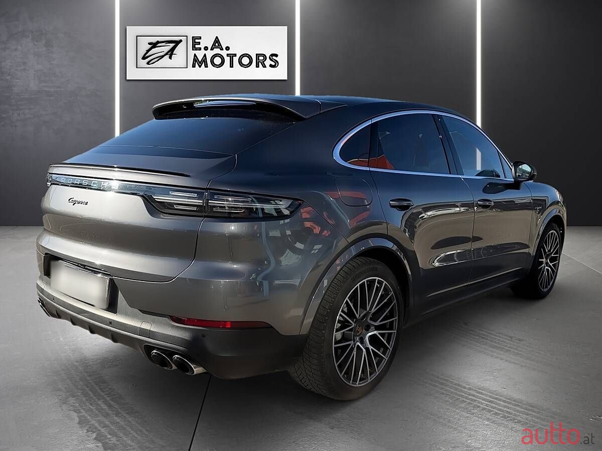 2021' Porsche Cayenne photo #5
