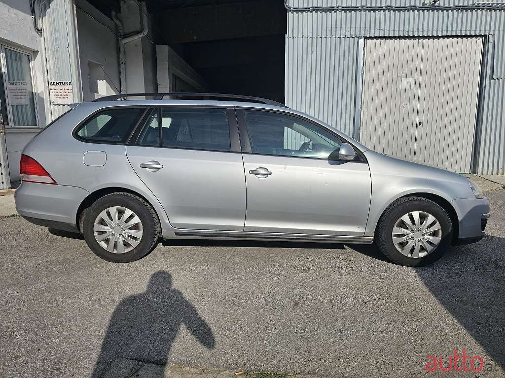 2009' Volkswagen Golf photo #5