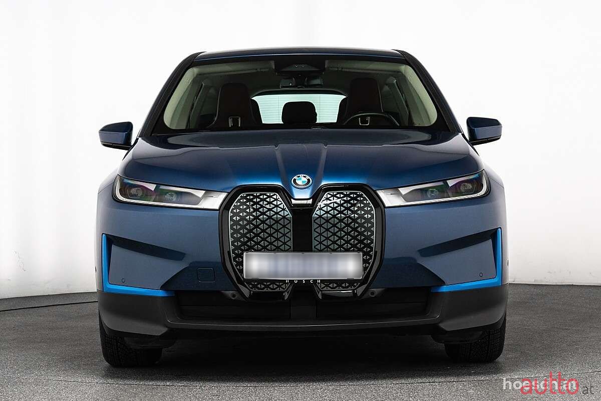 2023' BMW iX photo #2