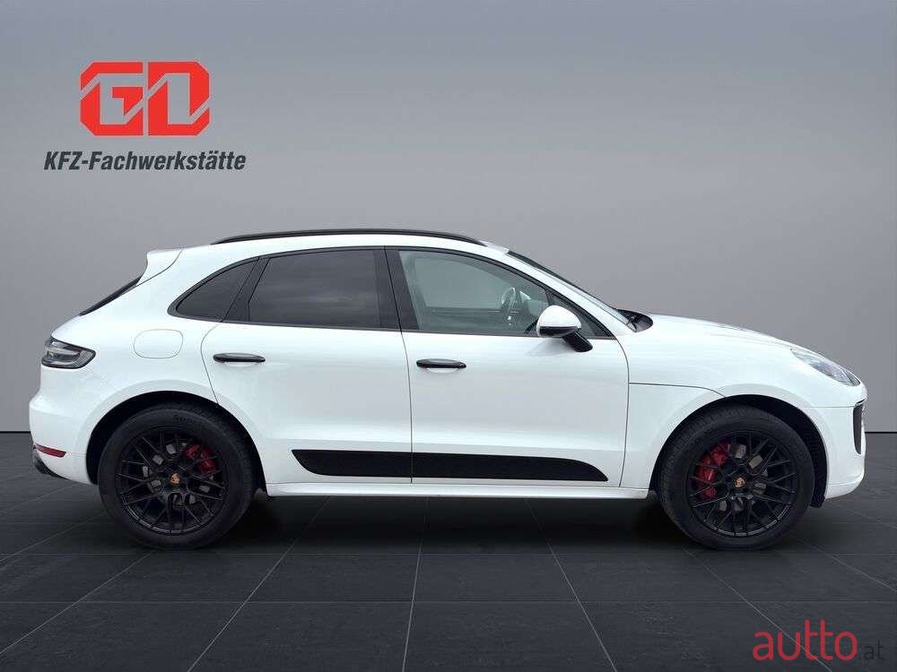 2020' Porsche Macan photo #6
