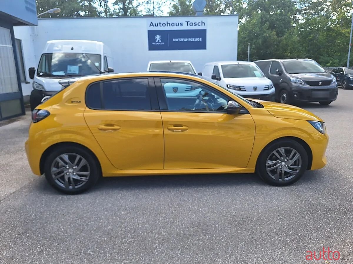 2022' Peugeot 208 photo #3