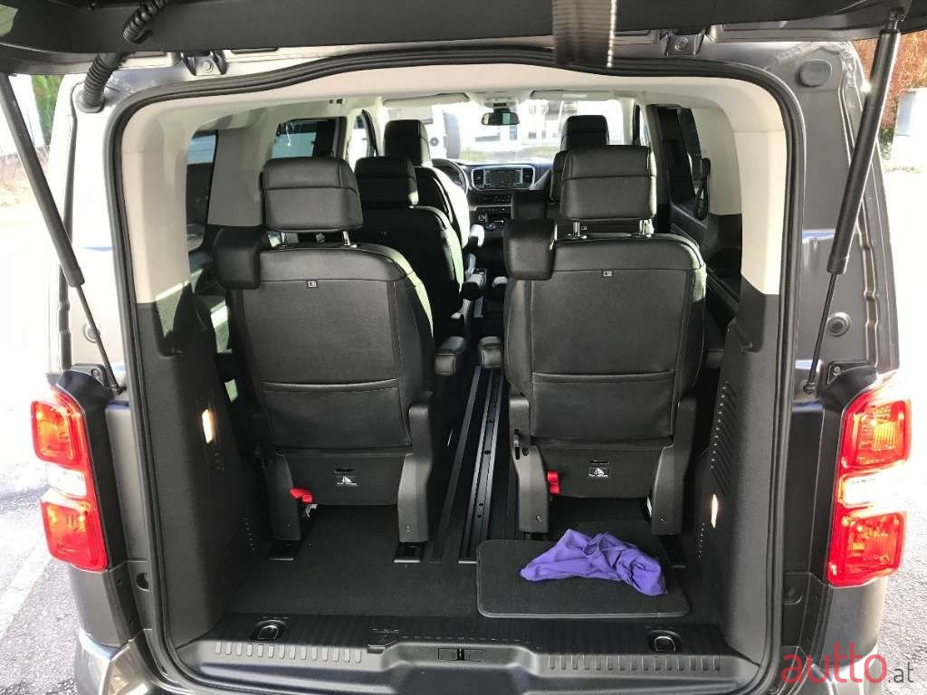 2022' Peugeot Traveller photo #5