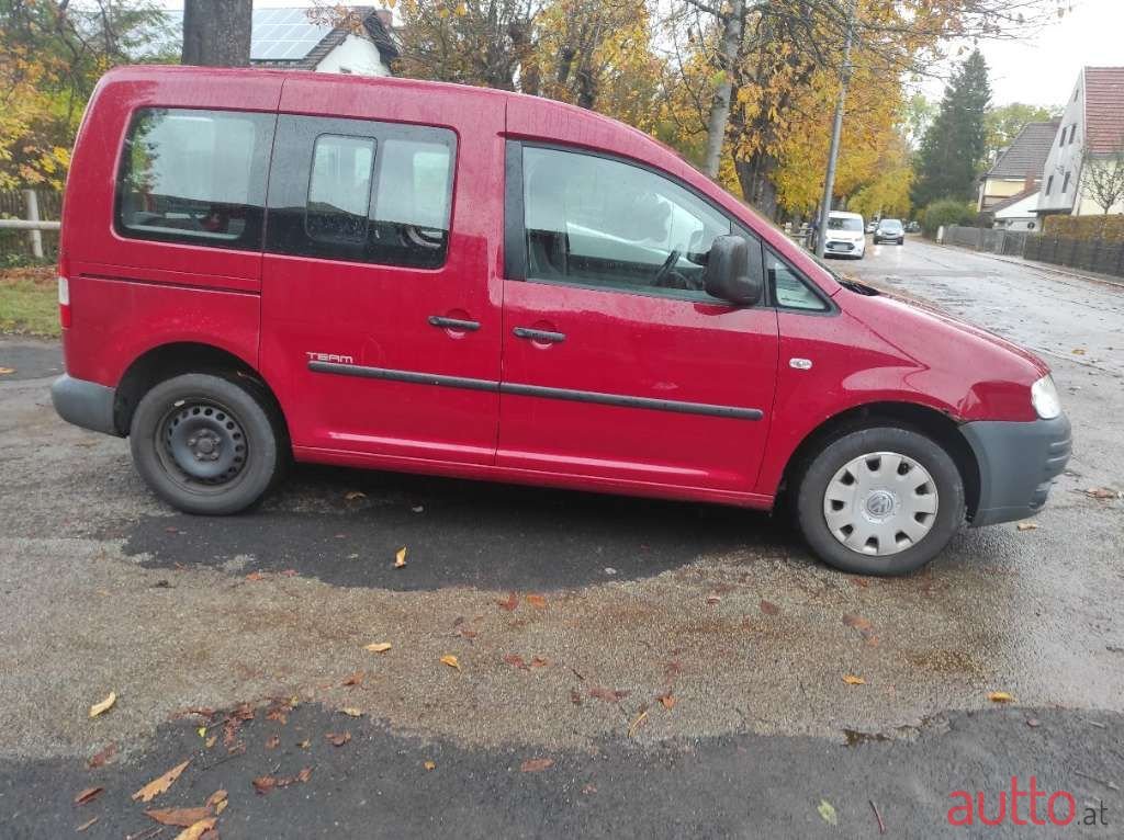 2010' Volkswagen Caddy photo #4