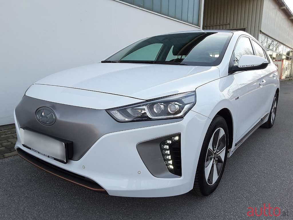 2018' Hyundai Ioniq photo #3