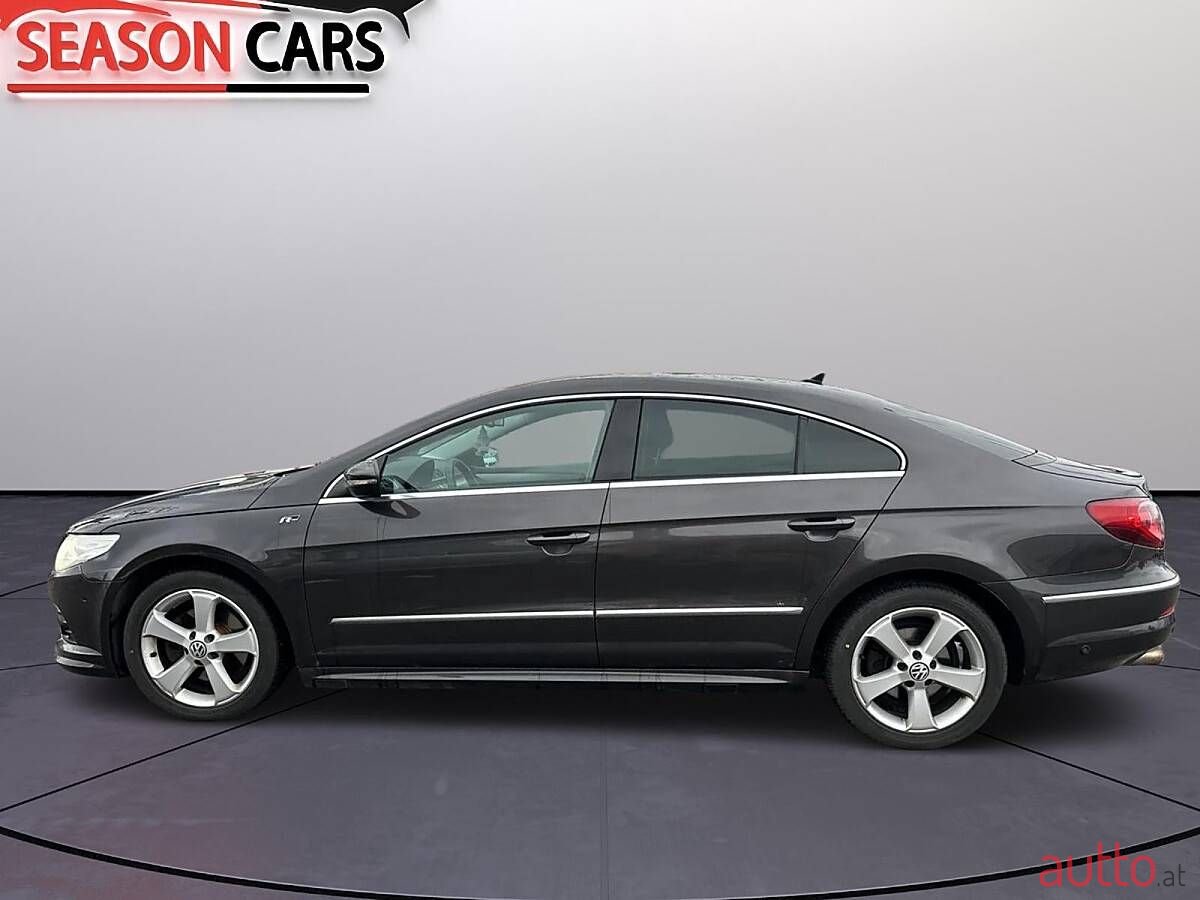 2011' Volkswagen Passat photo #2