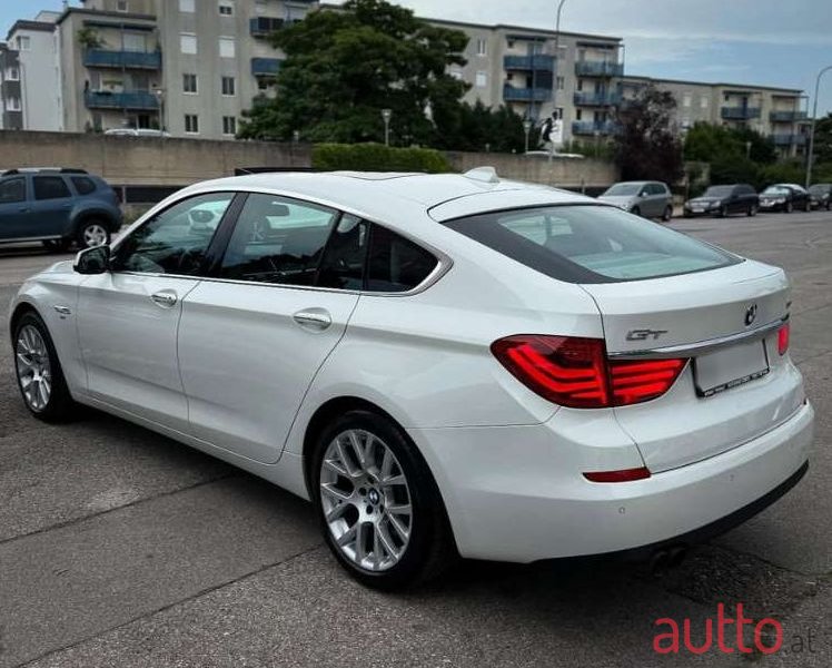 2011' BMW 5Er-Reihe photo #6
