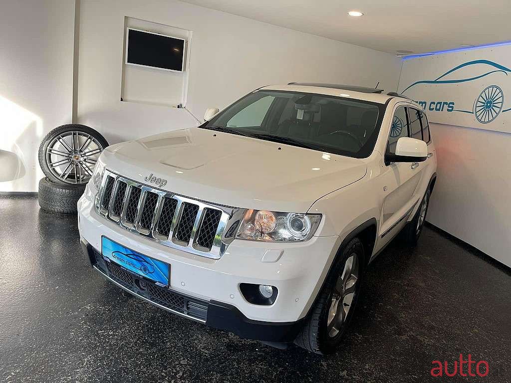 2011' Jeep Grand Cherokee photo #4