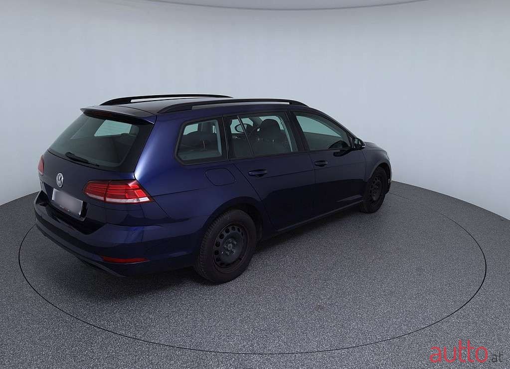 2020' Volkswagen Golf photo #5