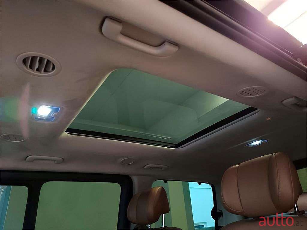 2022' Hyundai Staria photo #5