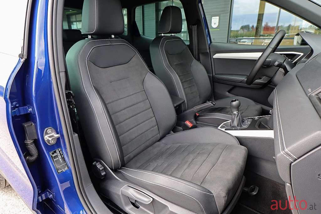 2020' SEAT Arona photo #5