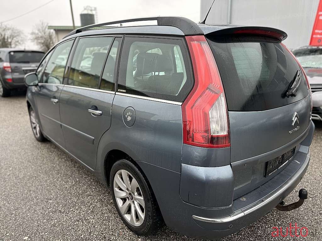 2011' Citroen C4 Picasso photo #5