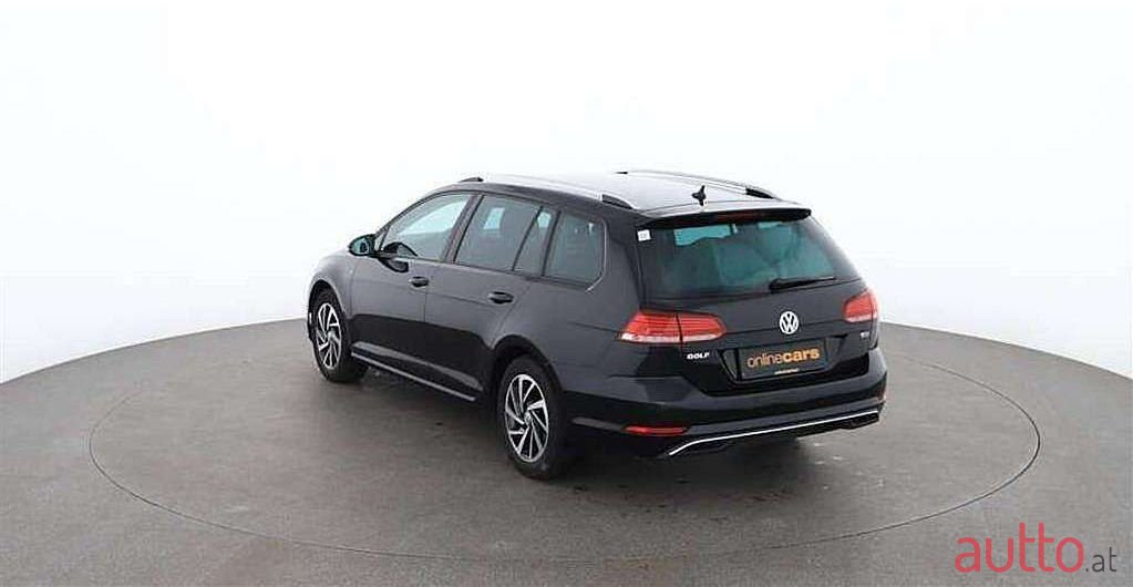 2018' Volkswagen Golf photo #3