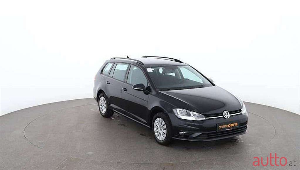 2019' Volkswagen Golf photo #6