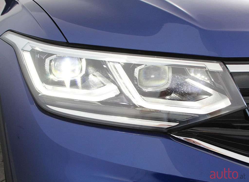 2023' Volkswagen Tiguan photo #2