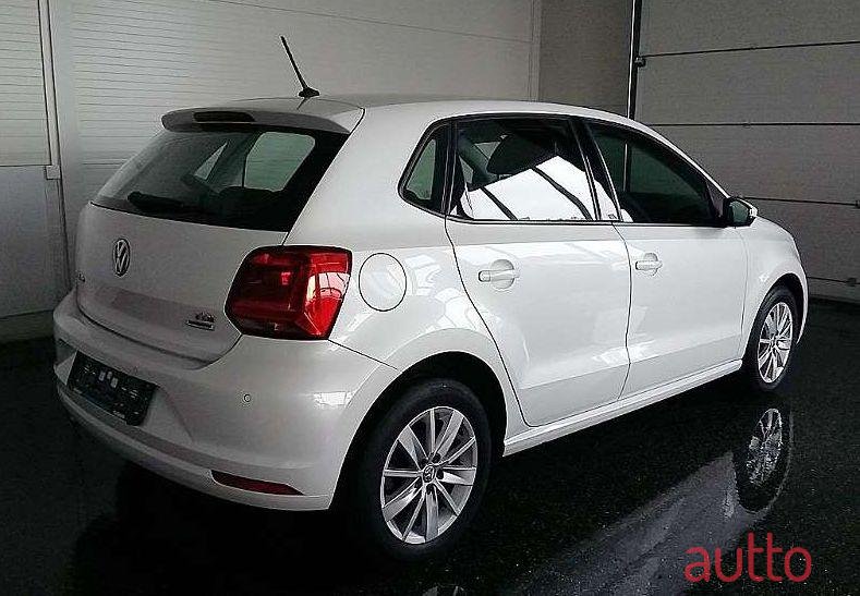 2016' Volkswagen Polo photo #1