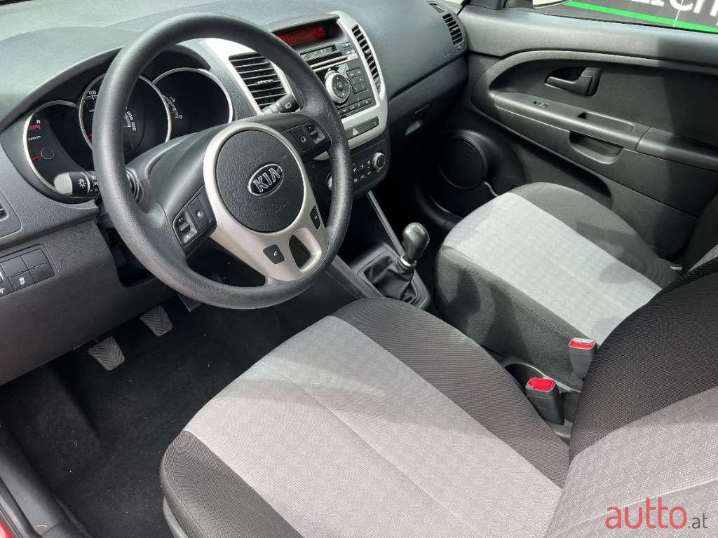 2015' Kia Venga photo #4