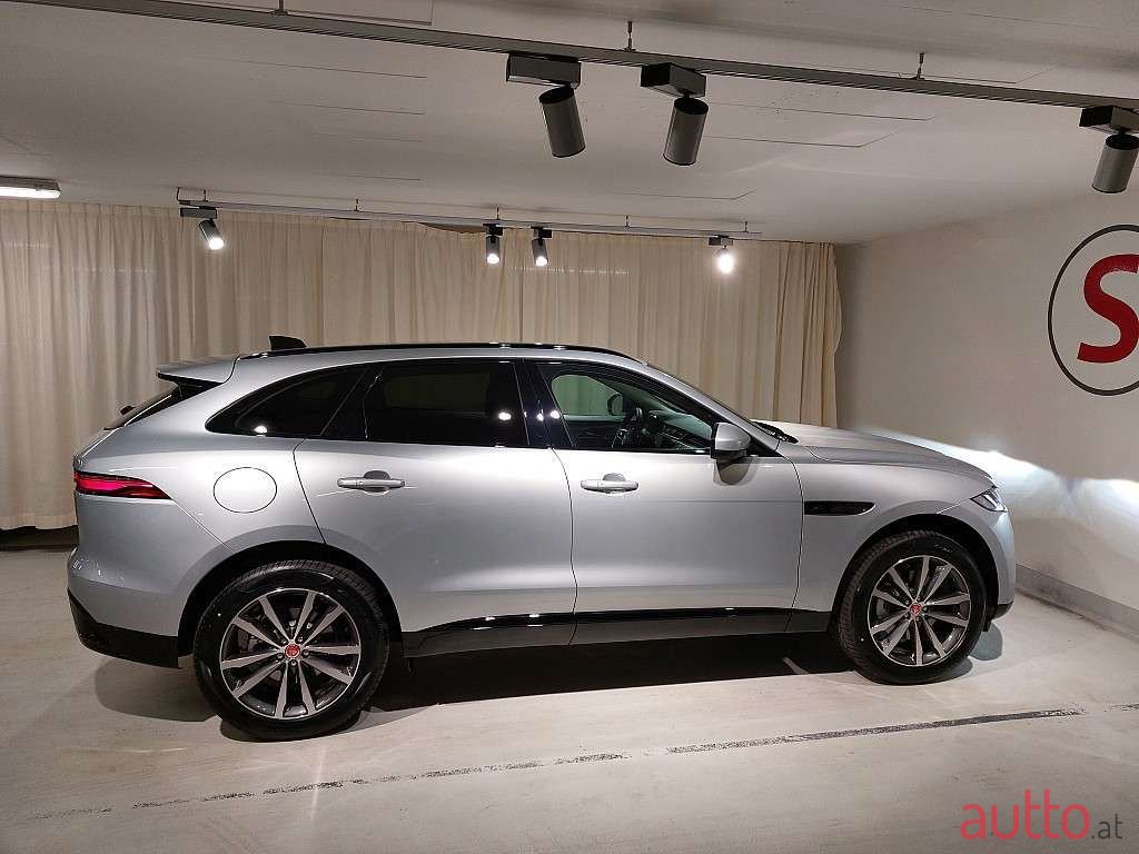 2022' Jaguar F-Pace photo #5