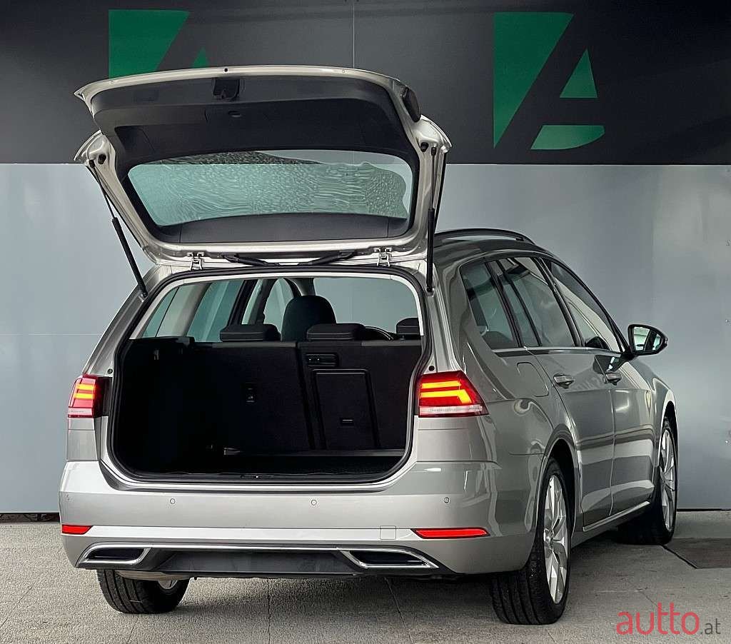 2020' Volkswagen Golf photo #3