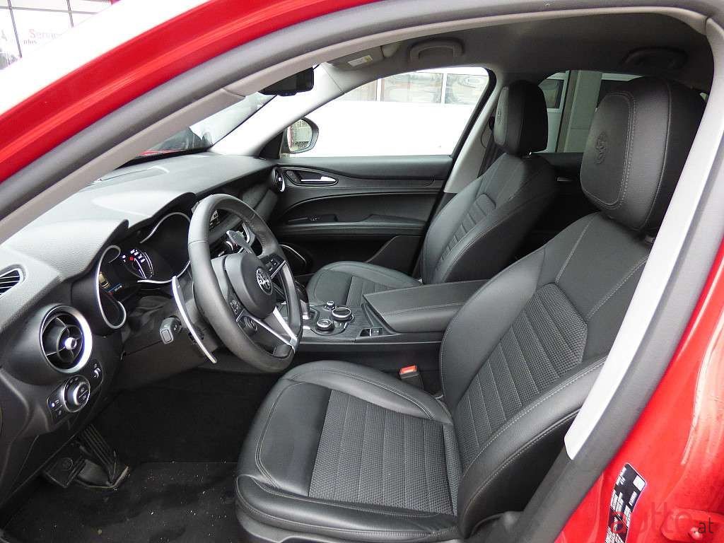 2020' Alfa Romeo Stelvio photo #5