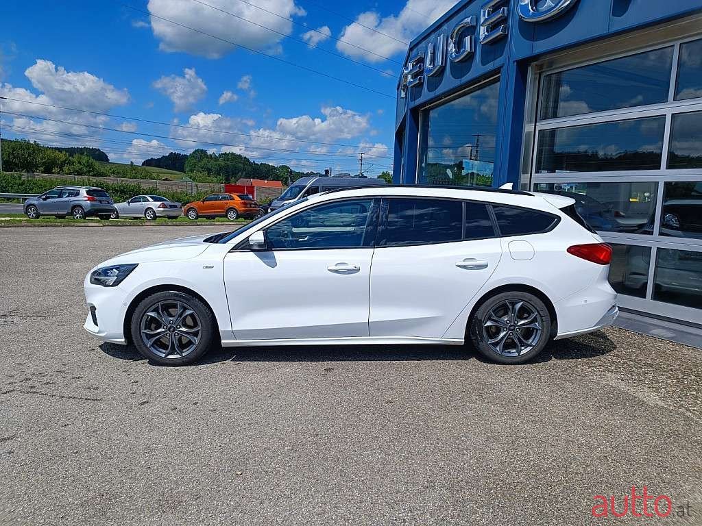 2020' Ford Focus photo #2