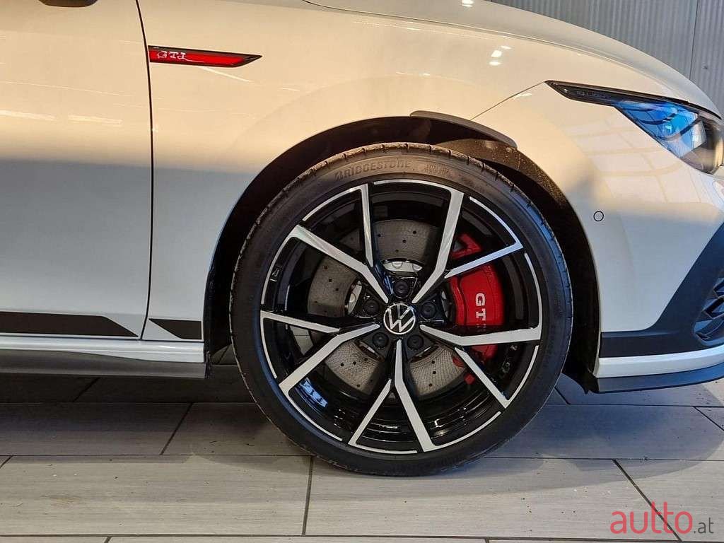 2024' Volkswagen Golf photo #6