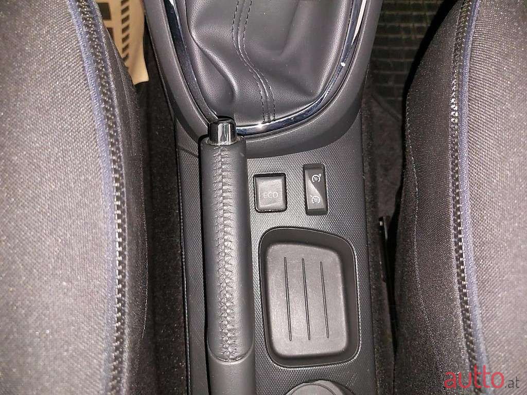 2015' Renault Captur photo #6