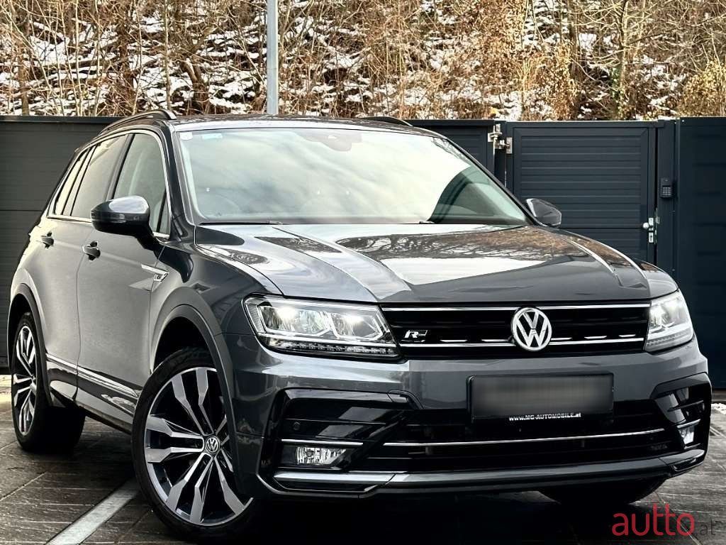2020' Volkswagen Tiguan photo #1