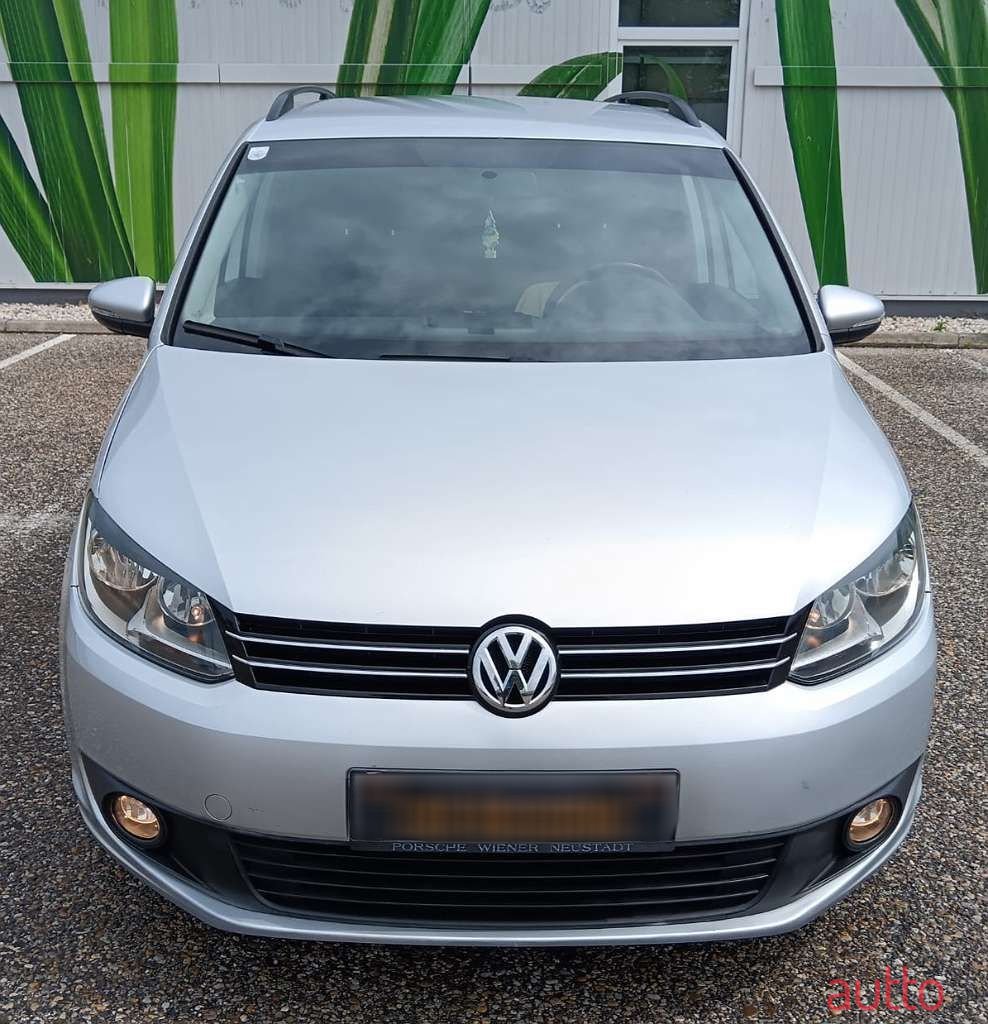 2013' Volkswagen Touran photo #3