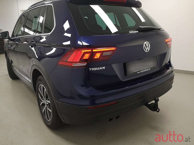 2017' Volkswagen Tiguan photo #2