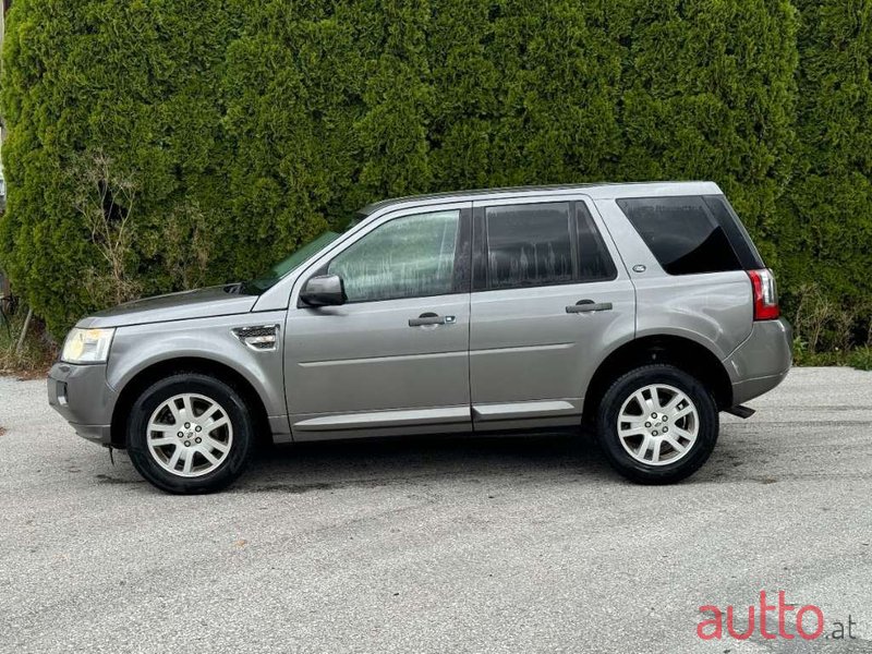 2011' Land Rover Freelander photo #2